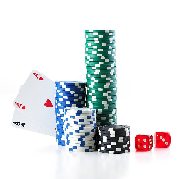Detailed payout comparison chart between no-commission and standard baccarat structures
